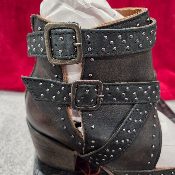 *Brand New* Gorgeous Freebird Saphire bootie with stud detail, size 9 - Picture 5 of 9